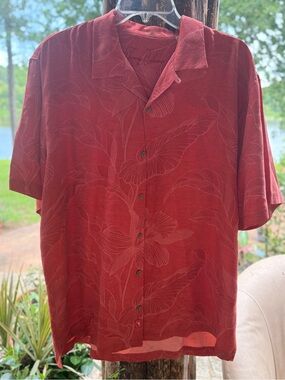Tommy Bahama 100% Silk Red Floral Jacquard Camp Shirt Large Hawaiian Resort